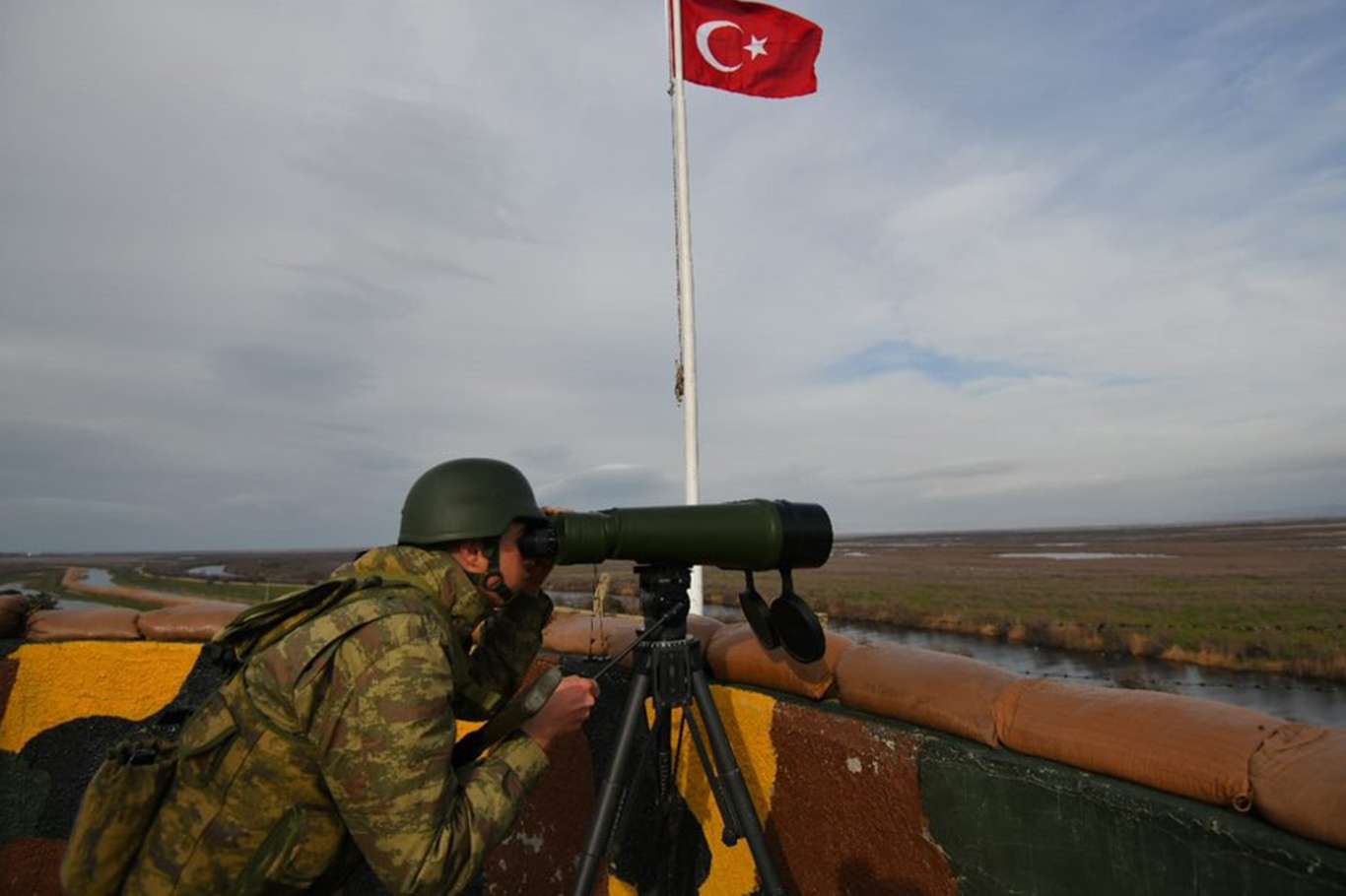 Suriye ve Yunanistan'a geçmeye çalışan 41 kişi yakalandı